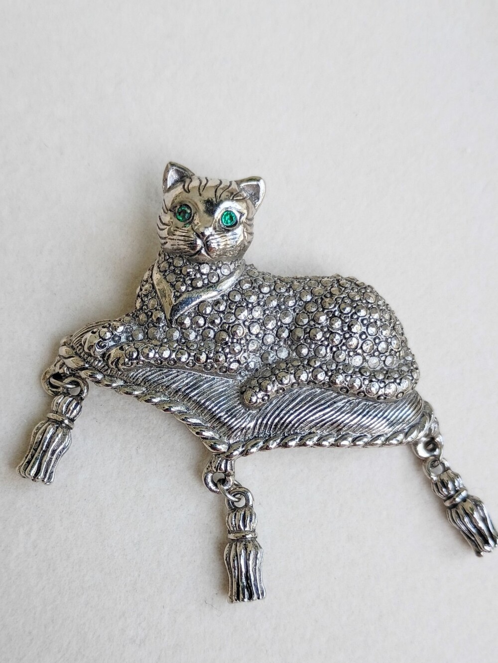 Vintage Avon Cat Brooch Cat With Green Eyes On Pillow With Tassels